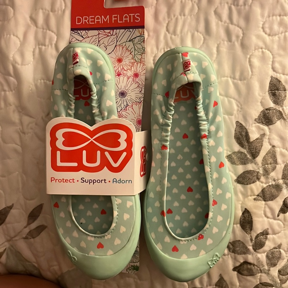 1/$10 or 2/$15 LUV DREAM FLATS Sweet Hearts Mint Euro size 31 (13-13.5)